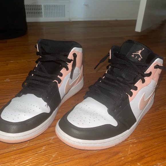 Womens Air Jordan 1 Mid - Picture 3 of 5
